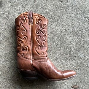 Women’s cowboy boots size 8